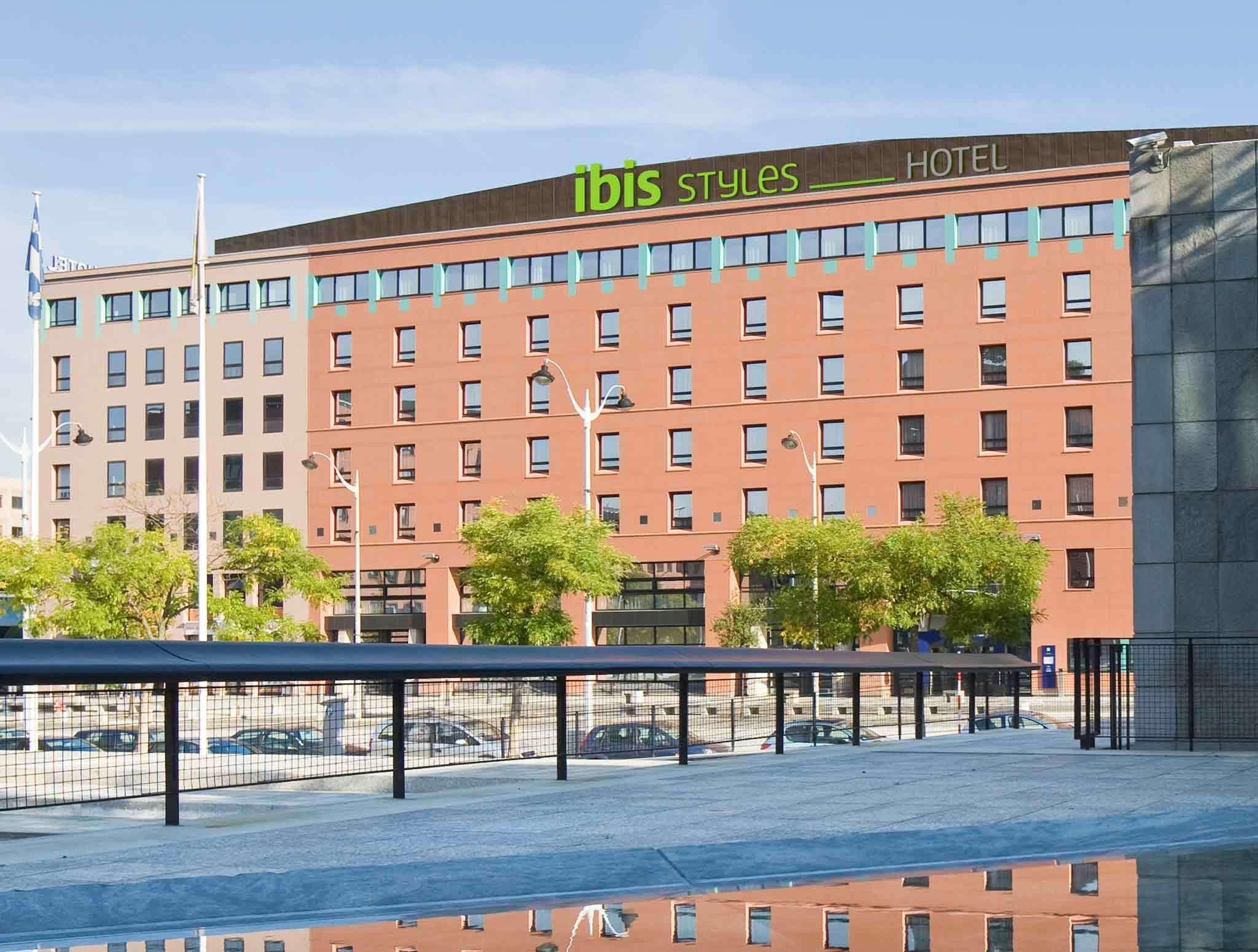 Ibis Styles Evry Courcouronnes Hotel And Events エクステリア 写真