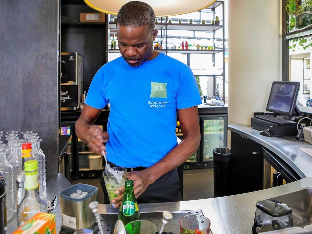 Ibis Styles Evry Courcouronnes Hotel And Events エクステリア 写真